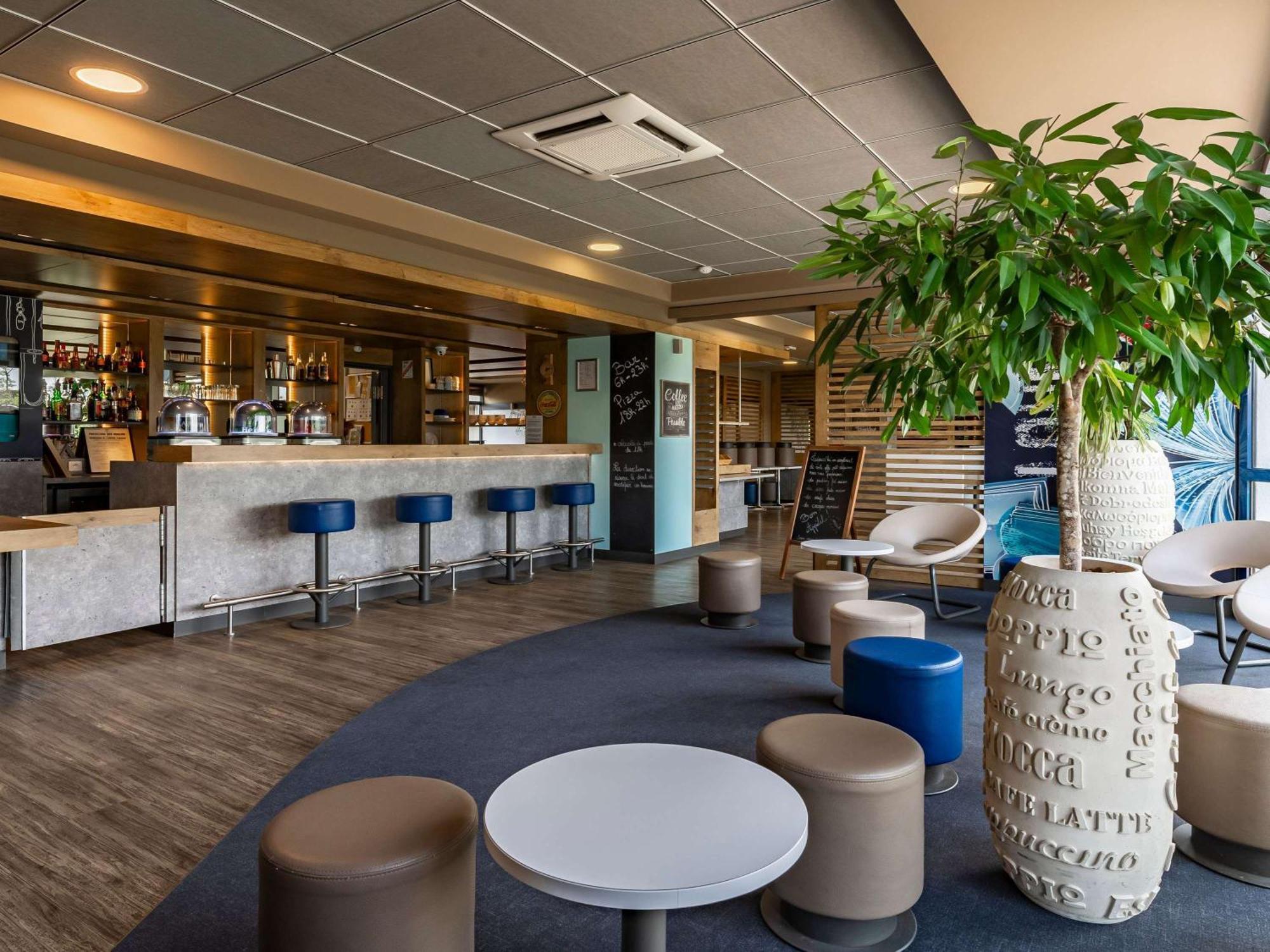Ibis Budget Marne La Vallee Pontault Combault Exterior photo