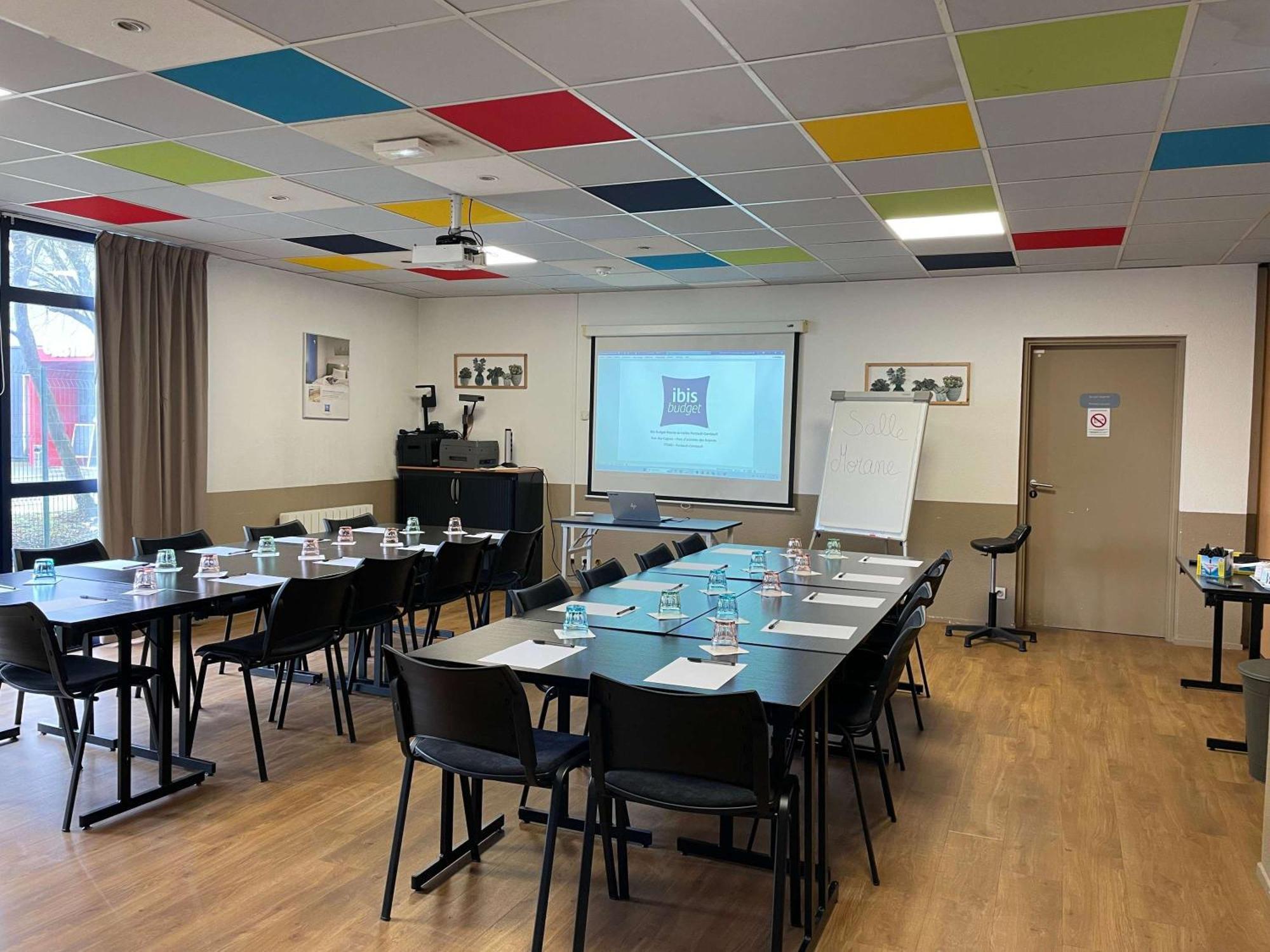 Ibis Budget Marne La Vallee Pontault Combault Exterior photo
