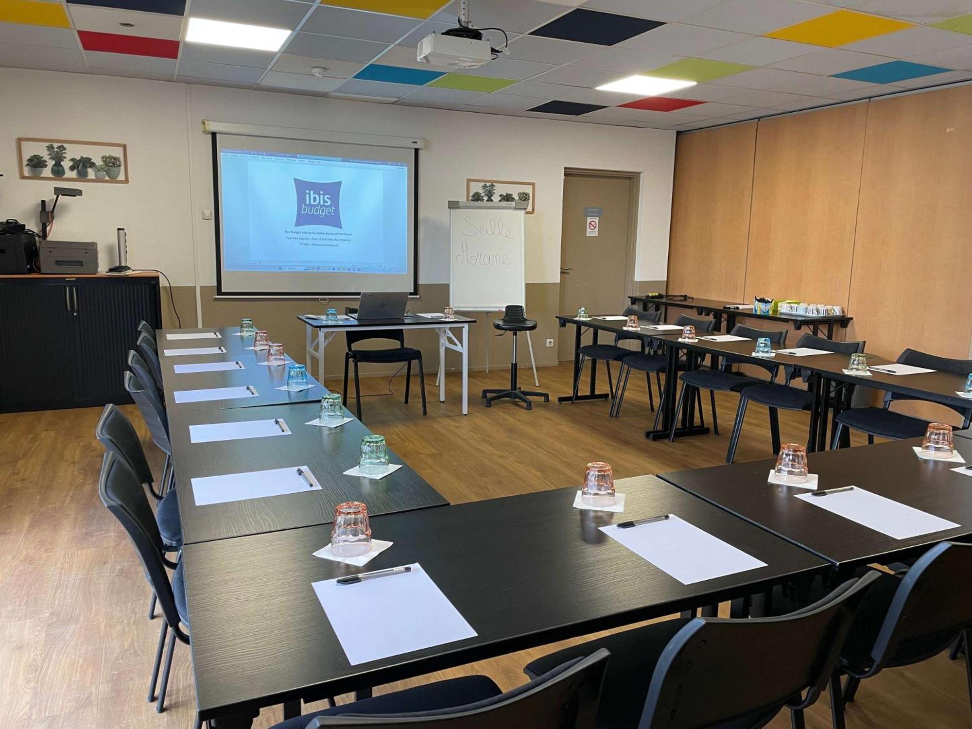Ibis Budget Marne La Vallee Pontault Combault Exterior photo
