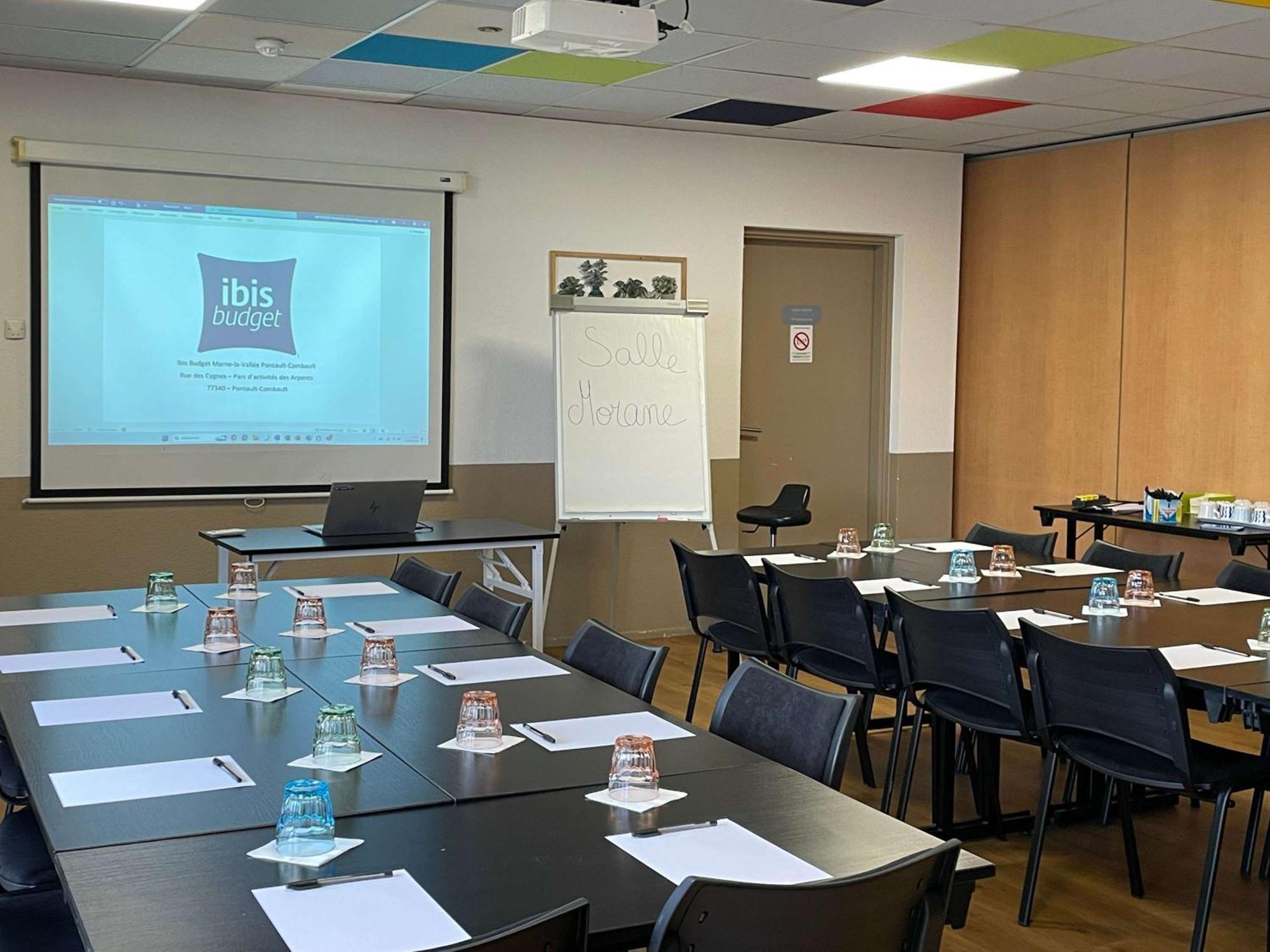 Ibis Budget Marne La Vallee Pontault Combault Exterior photo
