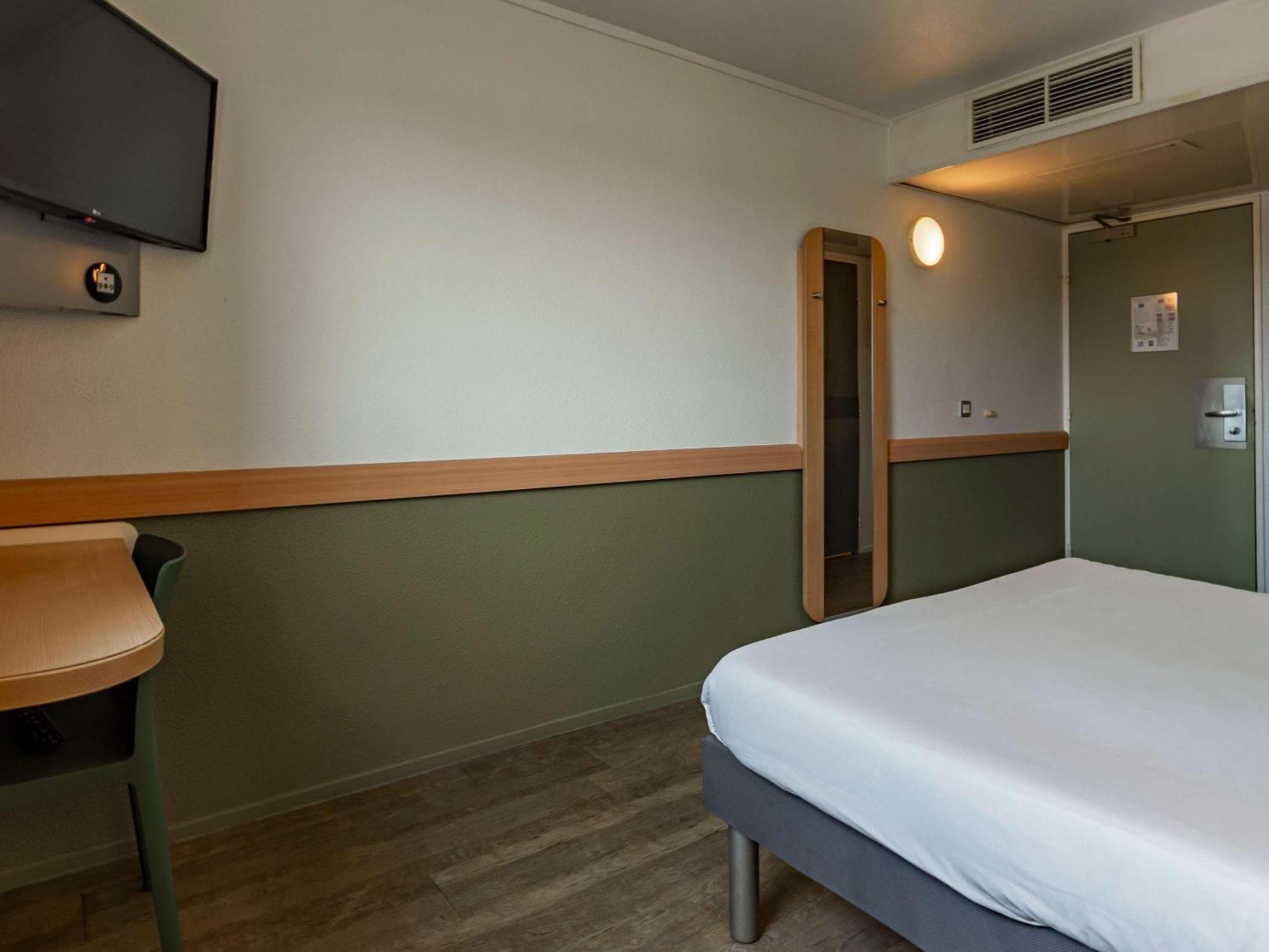 Ibis Budget Marne La Vallee Pontault Combault Exterior photo