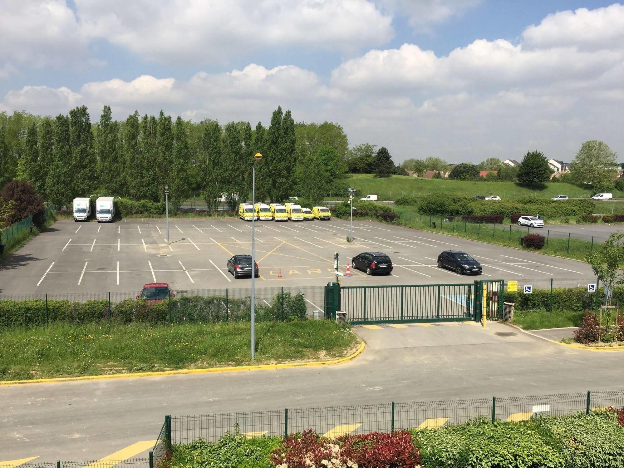 Ibis Budget Marne La Vallee Pontault Combault Exterior photo