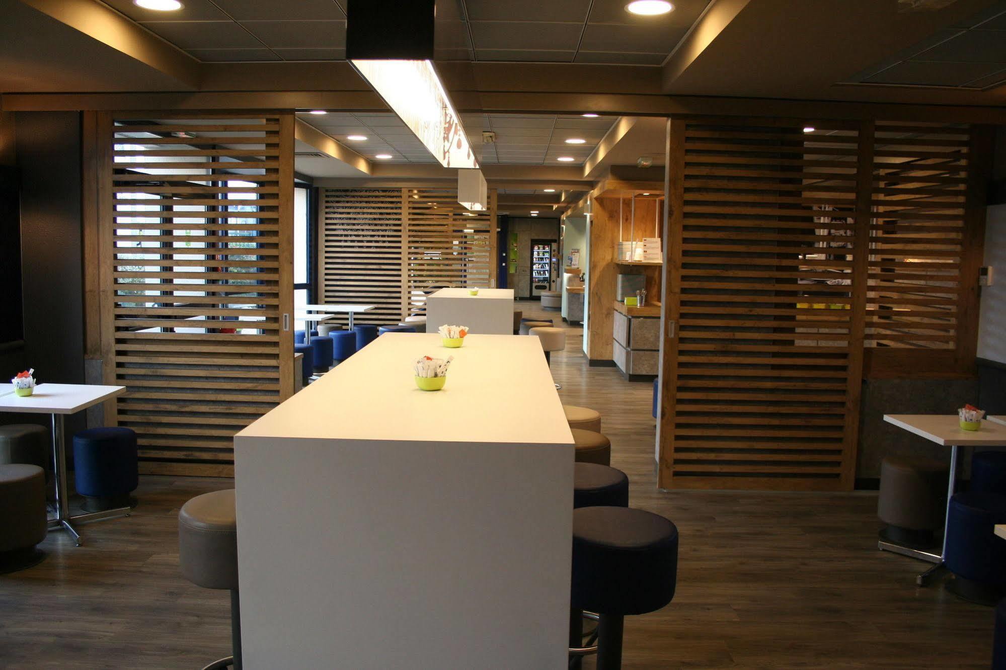 Ibis Budget Marne La Vallee Pontault Combault Exterior photo