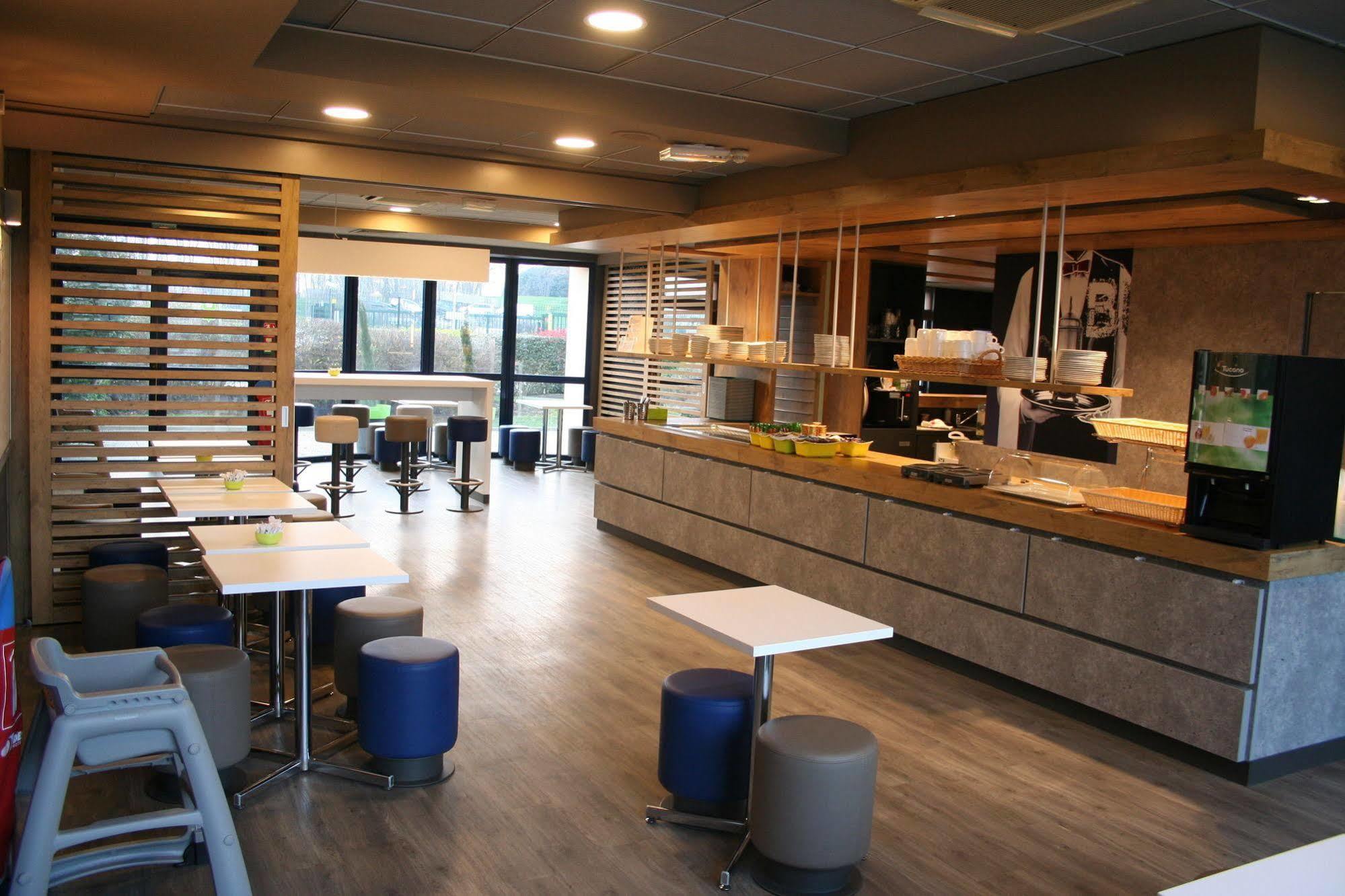 Ibis Budget Marne La Vallee Pontault Combault Exterior photo