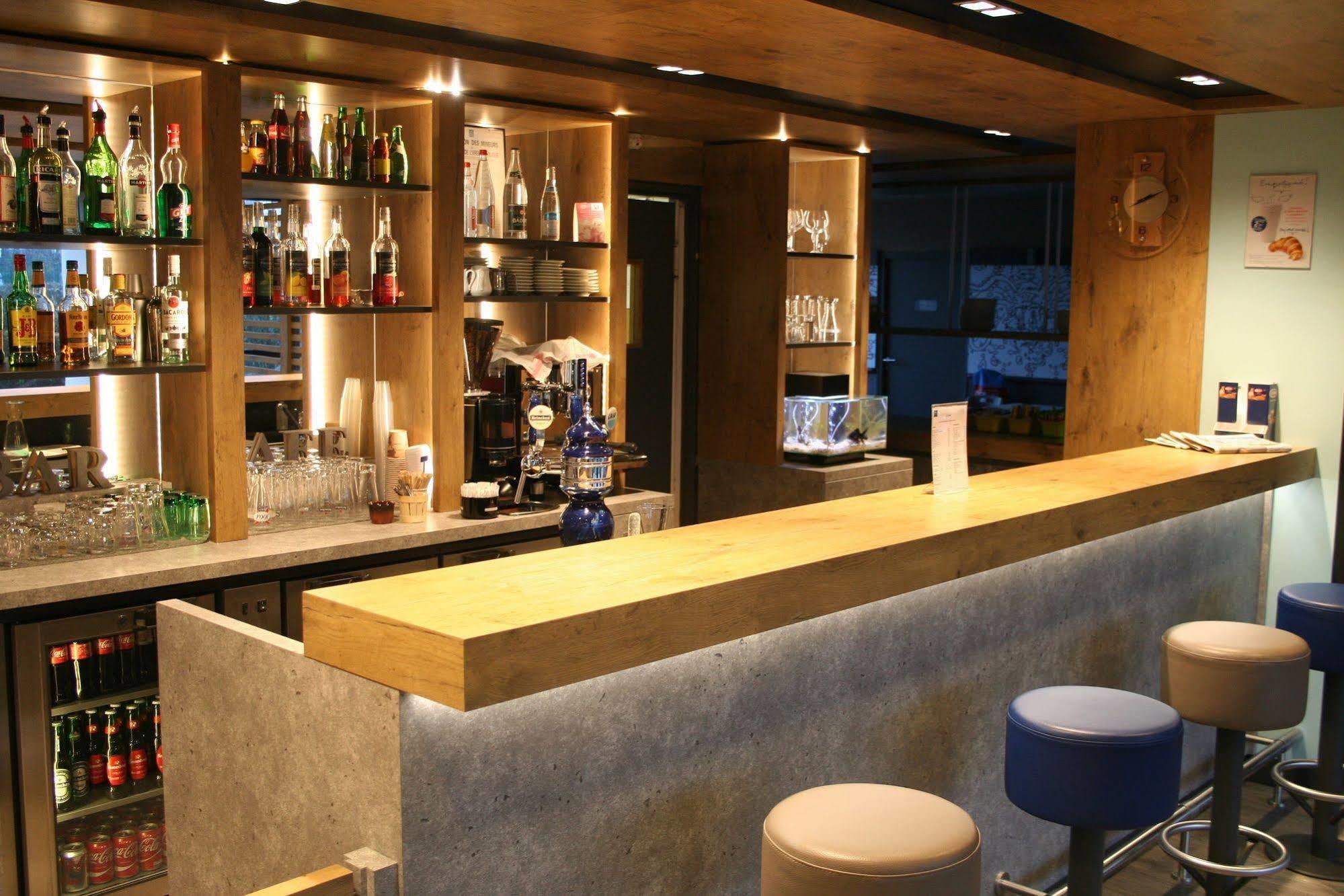 Ibis Budget Marne La Vallee Pontault Combault Exterior photo