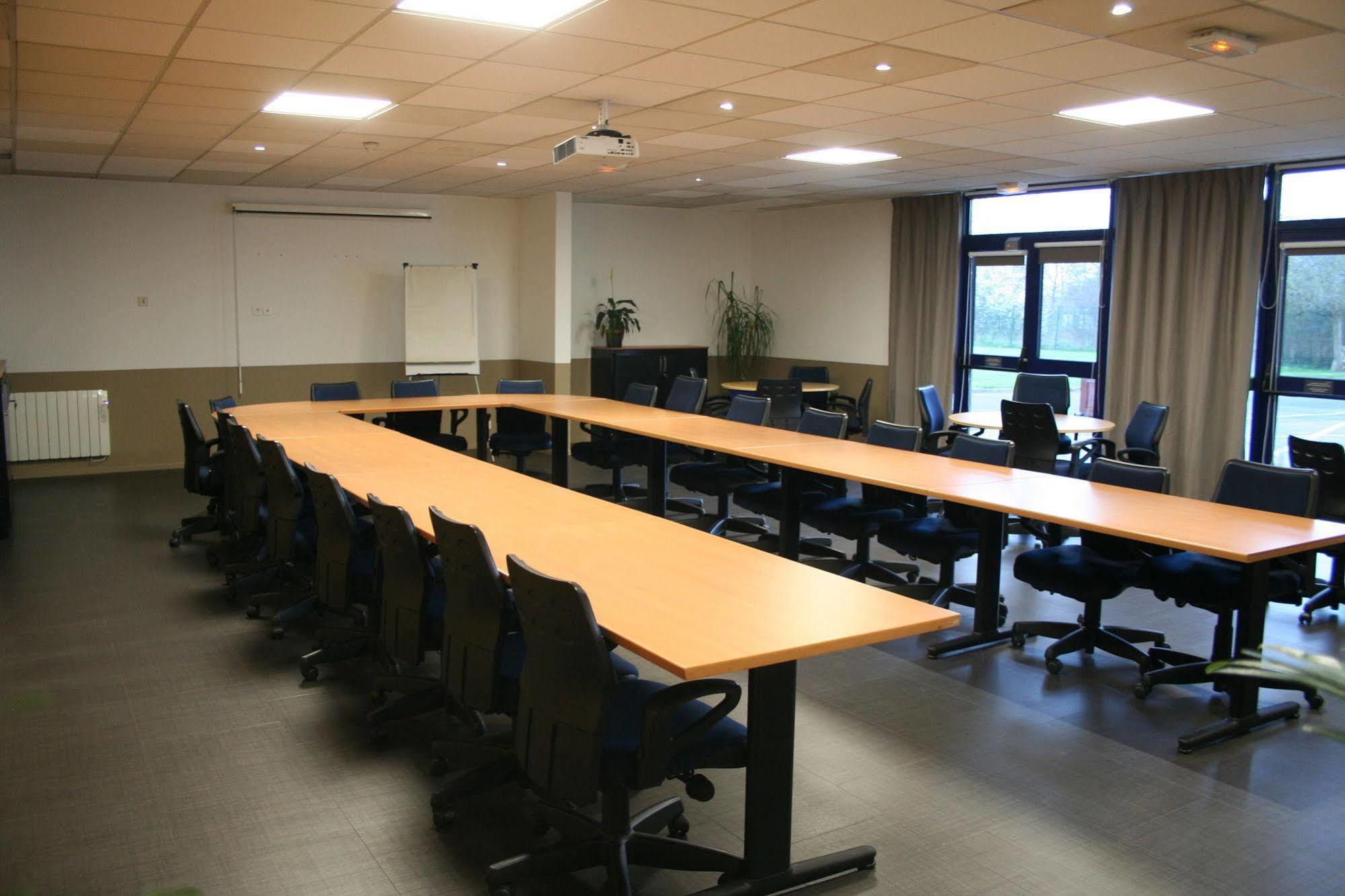 Ibis Budget Marne La Vallee Pontault Combault Exterior photo